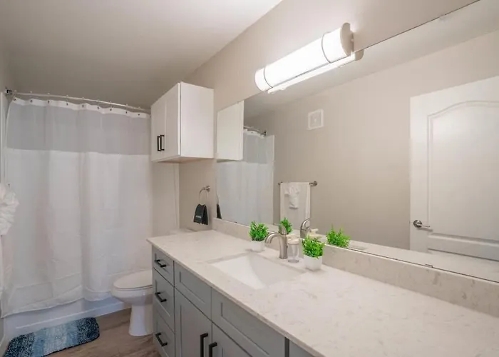 Posh 2bd - Midtown - Gym, Pool, W-d, Parking - Sleeps 8 * Phoenix