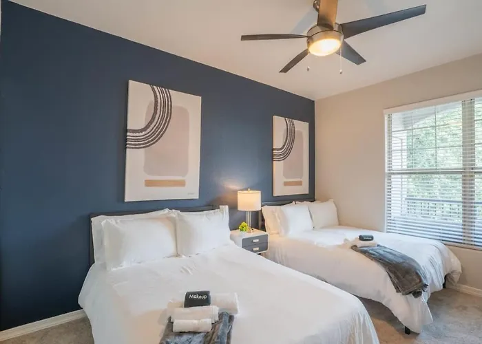 Posh 2bd - Midtown - Gym, Pool, W-d, Parking - Sleeps 8 Phoenix
