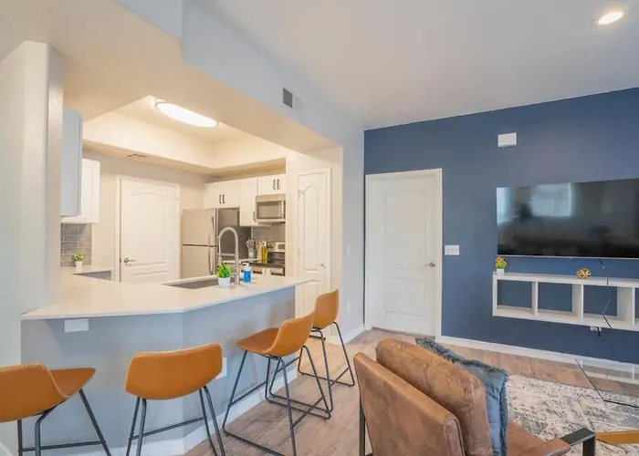 Posh 2bd - Midtown - Gym, Pool, W-d, Parking - Sleeps 8 * Phoenix
