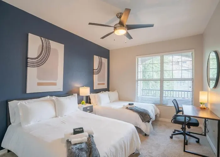 Posh 2bd - Midtown - Gym, Pool, W-d, Parking - Sleeps 8 Apartment