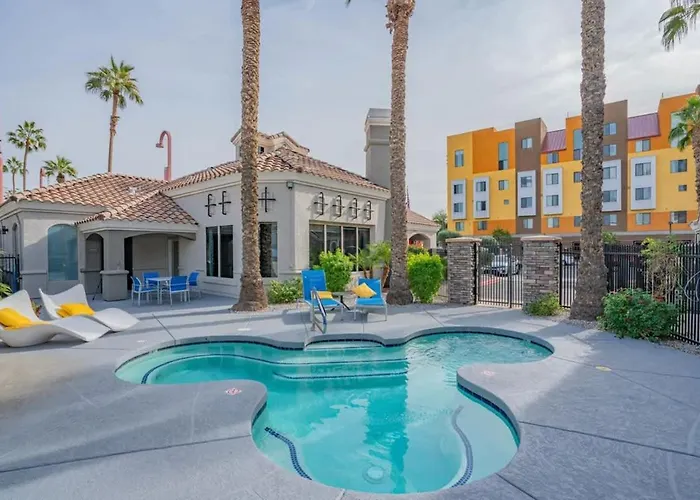 Posh 2bd - Midtown - Gym, Pool, W-d, Parking - Sleeps 8 Apartment *