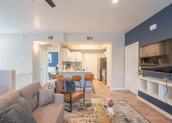 Apartment Posh 2bd - Midtown - Gym, Pool, W-d, Parking - Sleeps 8 Phoenix
